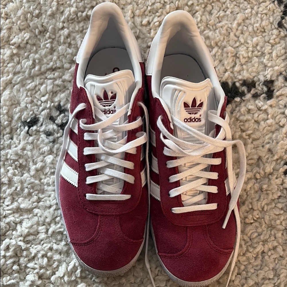 Adidas Gazelle Men’s 7.5 Womens 9 Collegiate Burgundy and White Sneakers